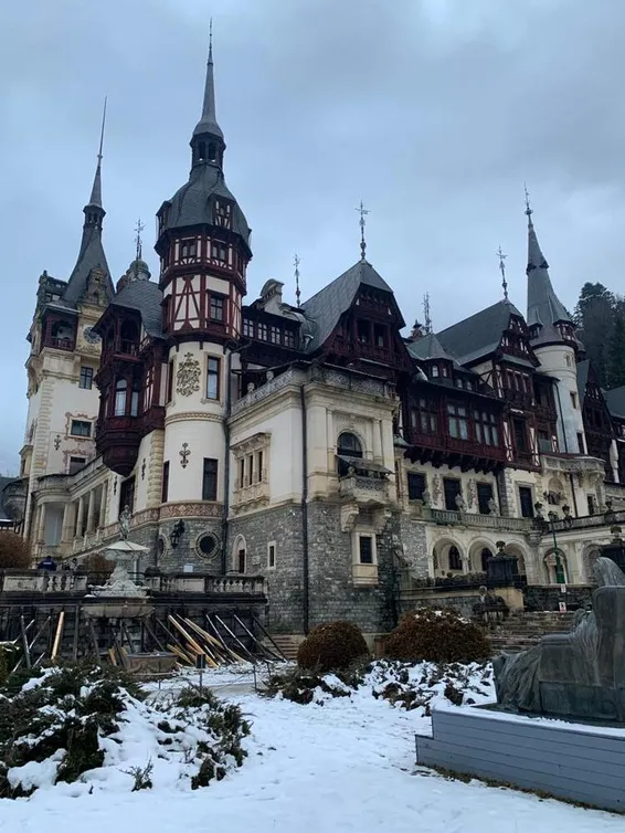 Imagen de Así es el Castillo de Peles, el más bonito y moderno de Transilvania