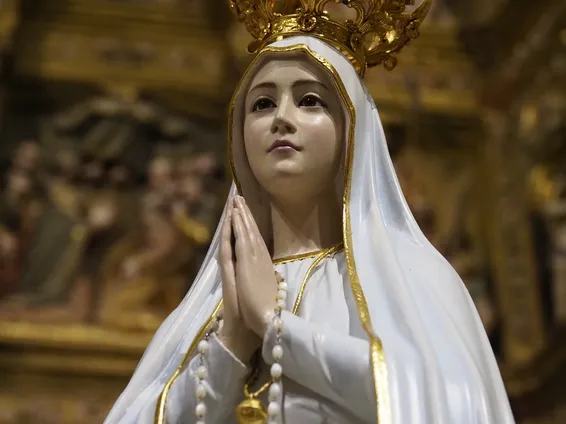 Talla de Nuestra Señora de Fátima.