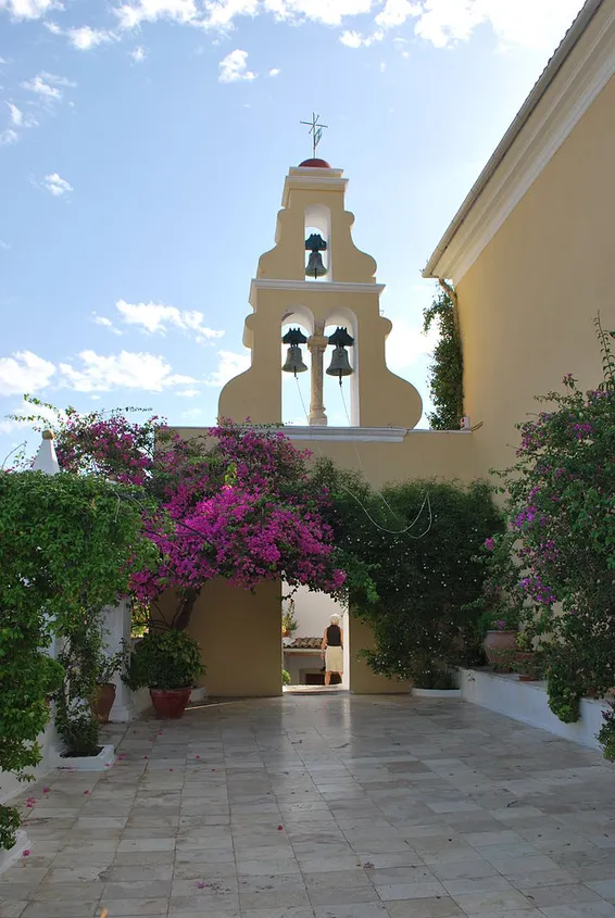 Fachada del monasterio de Paleokastritsa, en la isla de Corfú.