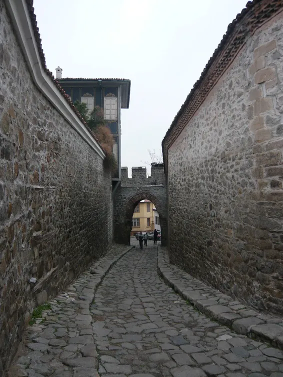Puerta de Hissar y parte de la muralla de la ciudadela de Plovdiv