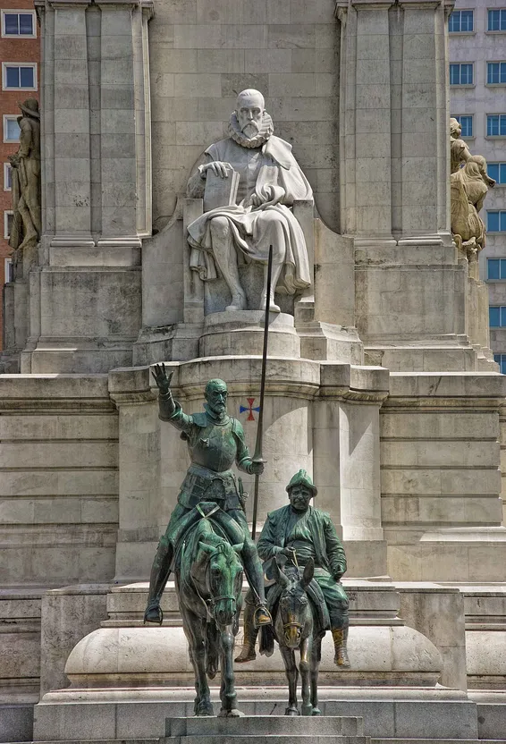 Monumento a Cervantes con Don Quijote y Sancho Panza