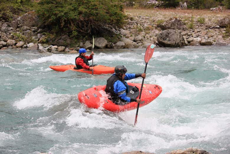 Curso de kayak en el río Espolón