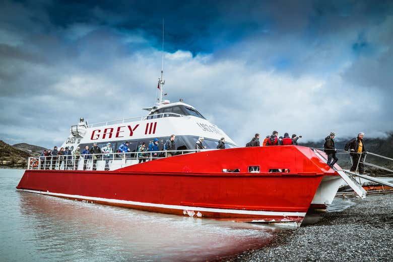 Paseo en barco por el lago Grey con visita a la playa y al glaciar