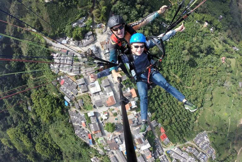 Vuelo en parapente sobre el Eje Cafetero