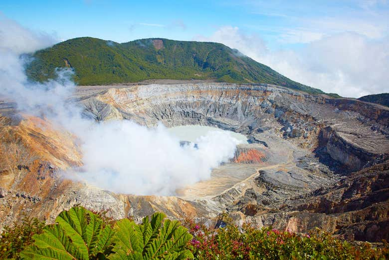 Excursión al volcán Poás y Cataratas de la Paz
