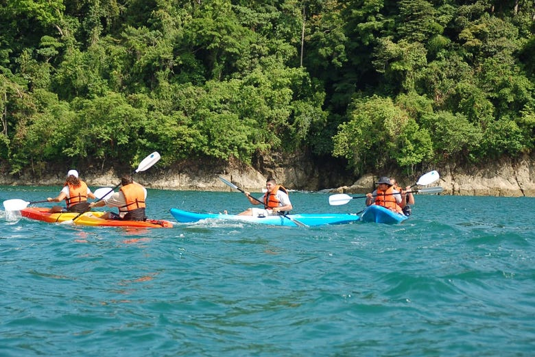 Kayak y snorkel en el océano Pacífico