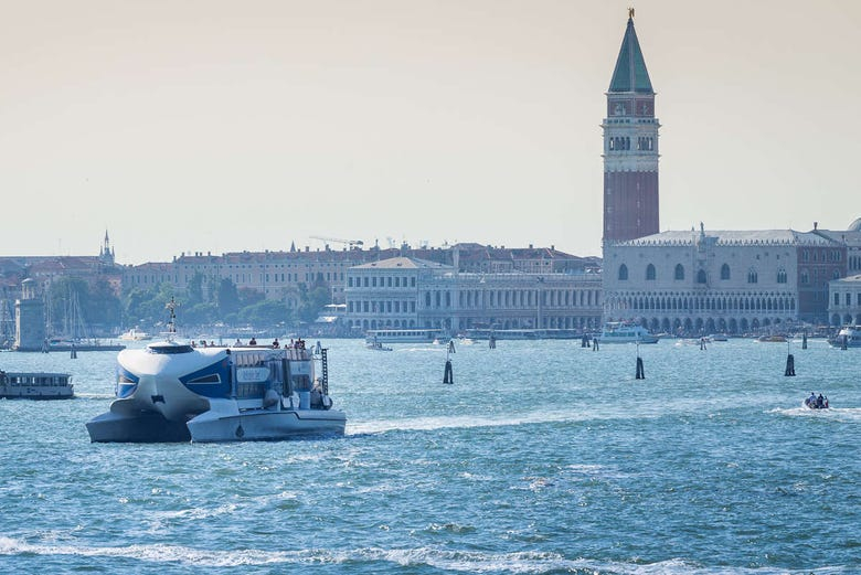 Ferry a Venecia ¡Descubre la ciudad a tu aire!