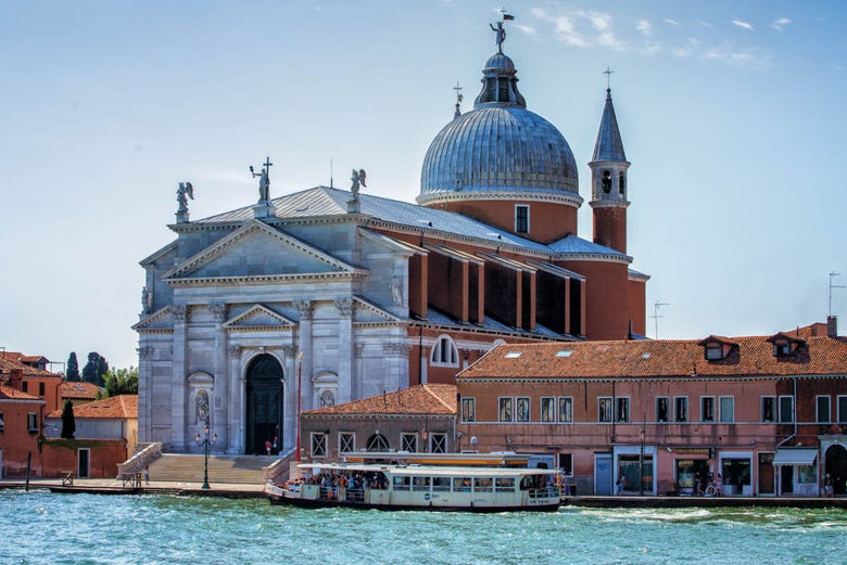 Ferry a Venecia ¡Descubre la ciudad a tu aire!