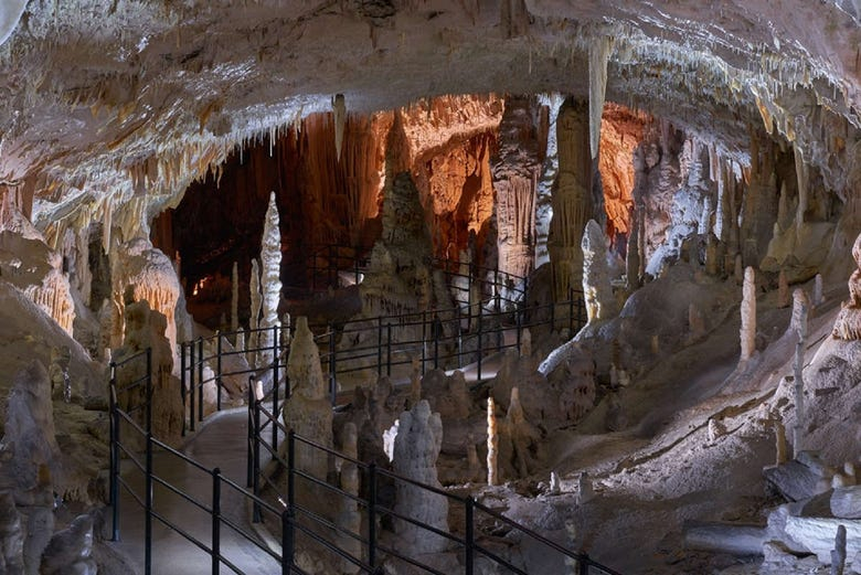 Excursión a la cueva de Postojna y castillo de Predjama