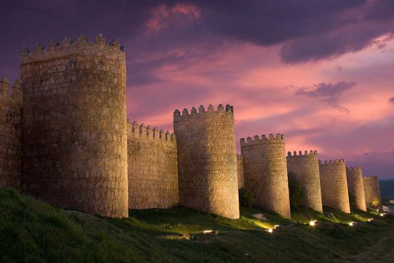 Tour de leyendas por la Ávila iluminada