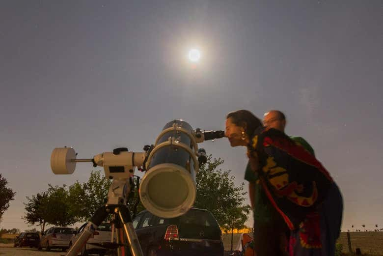 Observación de estrellas en los campos de lavanda