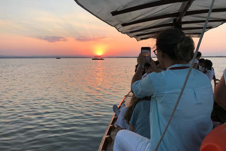 Paseo en barca por la Albufera al atardecer