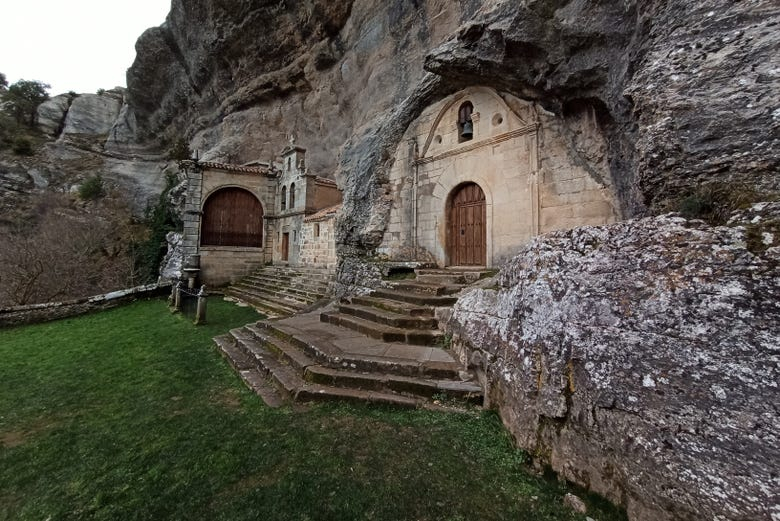 Tour por Espinosa de los Monteros, Puentedey y ermita de San Bernabé