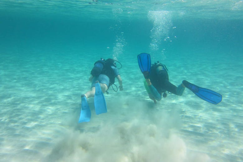 Bautismo de buceo en playa de Migjorn