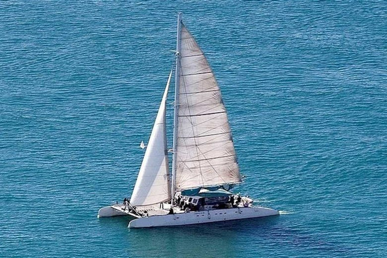 Paseo en catamarán por la costa de Denia 
