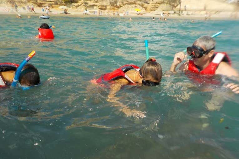 Paseo en barco con snorkel