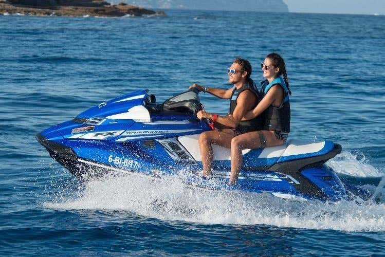 Tour en moto de agua por los acantilados de Maro-Cerro Gordo