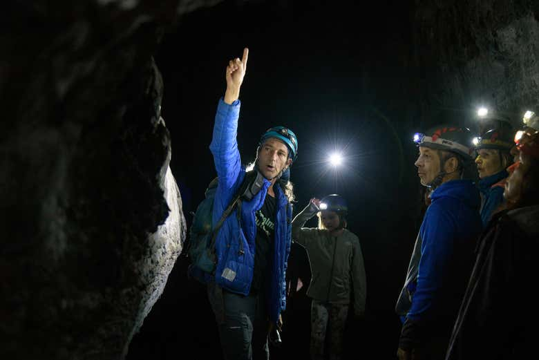 Espeleología en la Cueva de Las Palomas