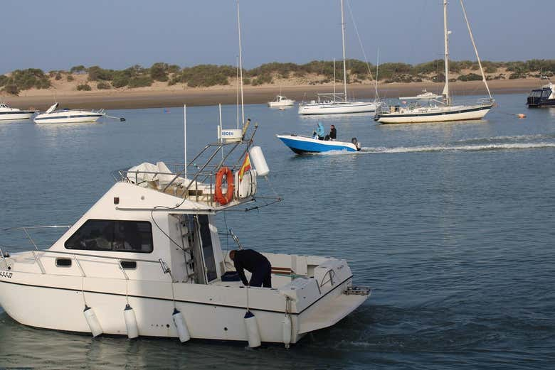 Paseo en barco al atardecer