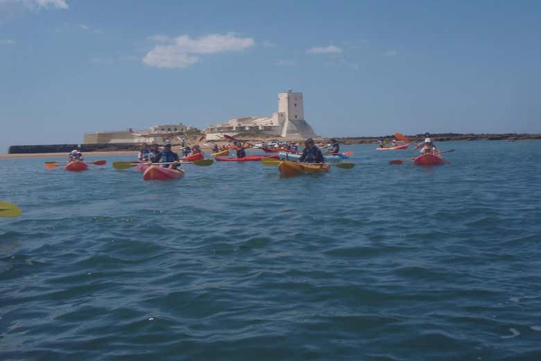 Tour en kayak por el castillo de Sancti Petri al atardecer