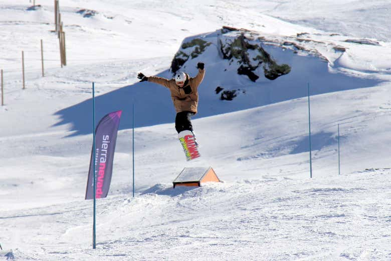 Forfait para Sierra Nevada + Alquiler equipo de esquí o snowboard