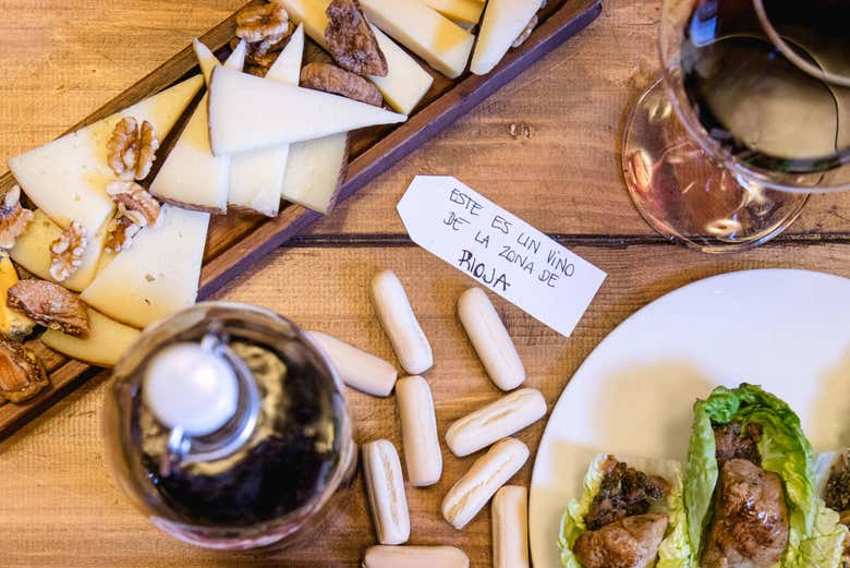 Comida o cena con maridaje en la vinoteca Melêl