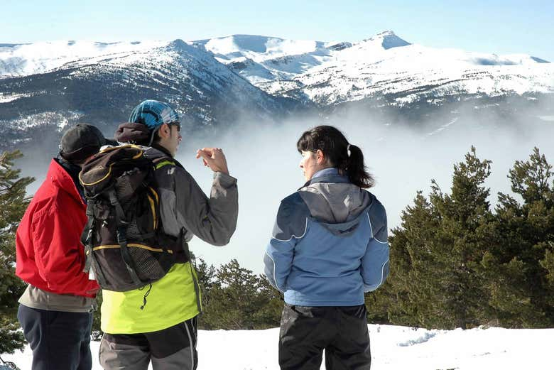 Paseo con raquetas de nieve por la sierra de Urbión