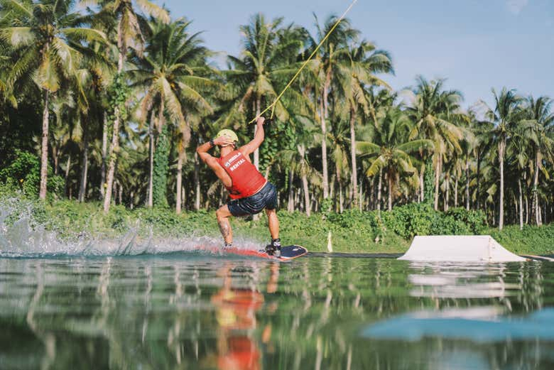 Clase de wakeboard en Siargao Wakepark