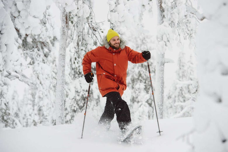 Paseo con raquetas de nieve por el Parque Nacional Pyhä-Luosto