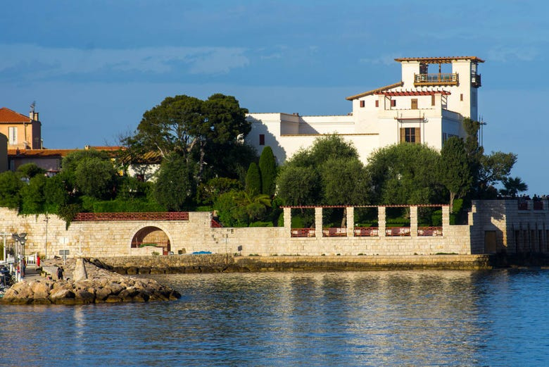 Entrada a la Villa Kérylos sin colas