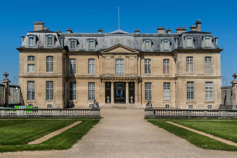 Entrada al castillo de Champs-sur-Marne sin colas