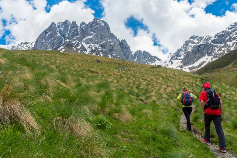 Trekking por Juta y la cascada Gveleti