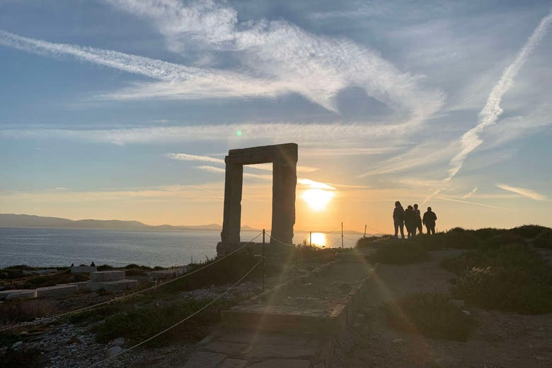 Tour por el Castillo de Naxos + Atardecer en Portara