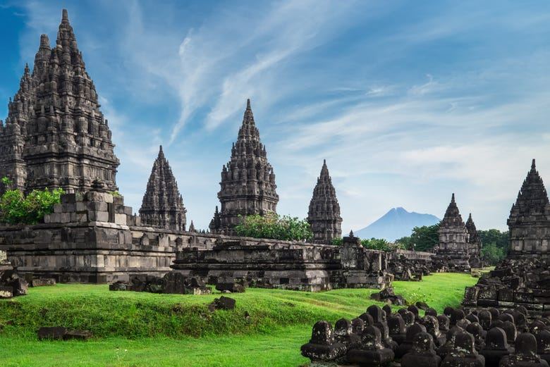 Tour privado por Yogyakarta y templos Prambanan y Borobudur