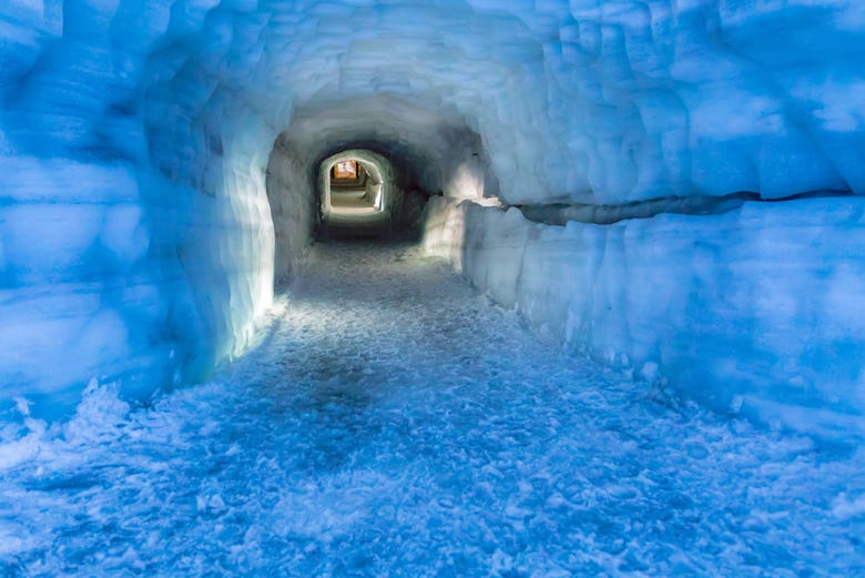 Excursión a la cueva de hielo del glaciar Langjökull + Paseo en moto de nieve