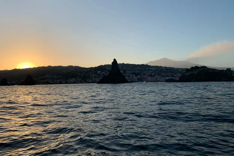 Paseo en barco por las Islas Cíclopes y Reserva La Timpa