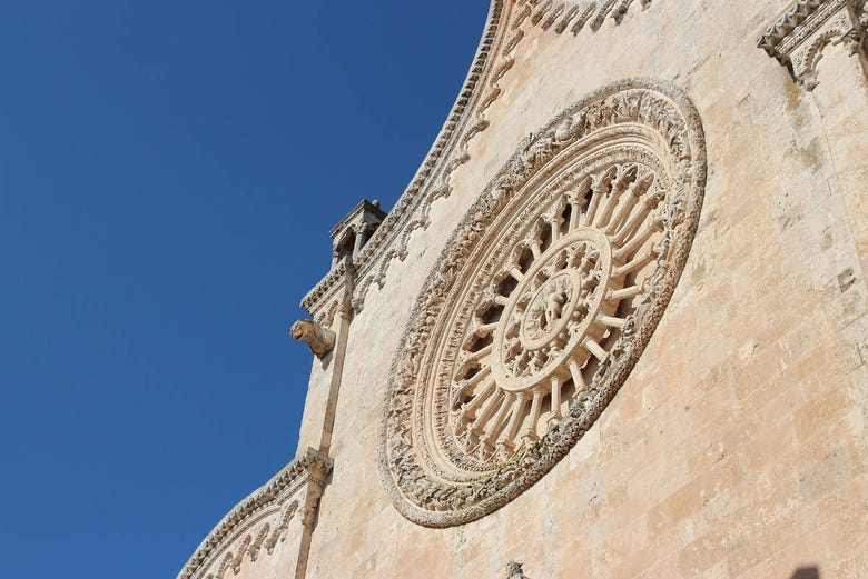 Excursión a Alberobello, Polignano a Mare, Ostuni y Locorotondo