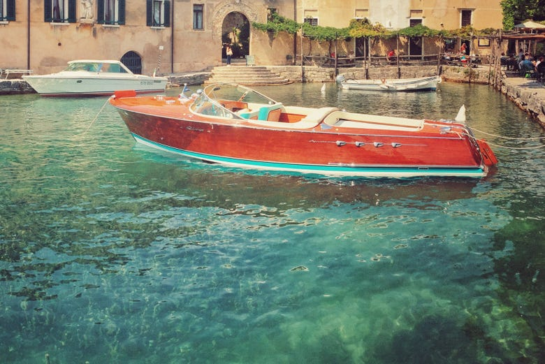 Paseo en barco privado por el lago de Garda 