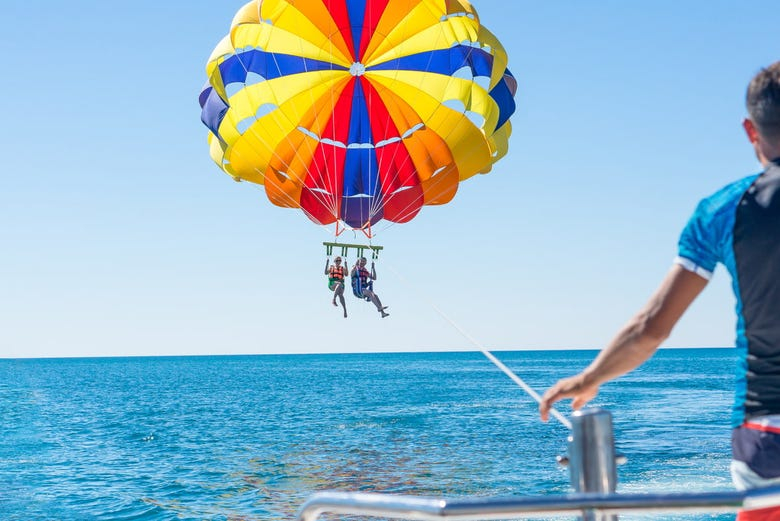 Parasailing en Bahía Montego