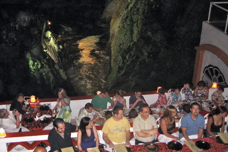 Cena y espectáculo de clavados en Acapulco