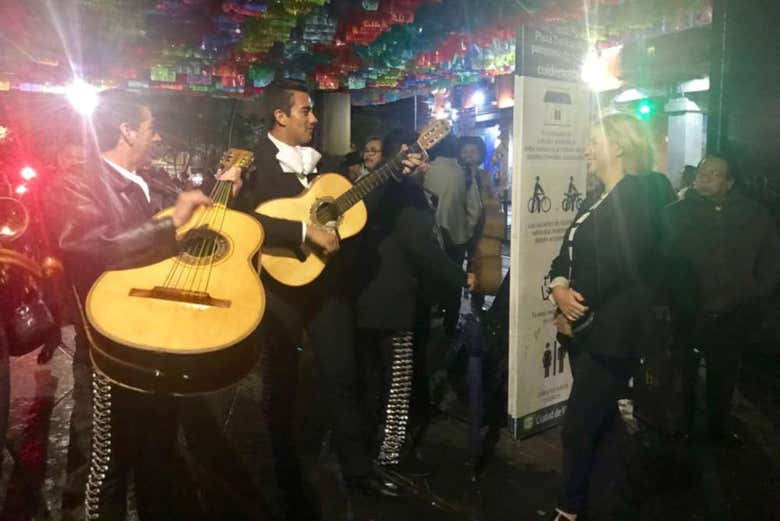 Tour nocturno por Cholula con cena y espectáculo