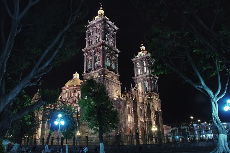 Tour nocturno con cena tradicional en Puebla