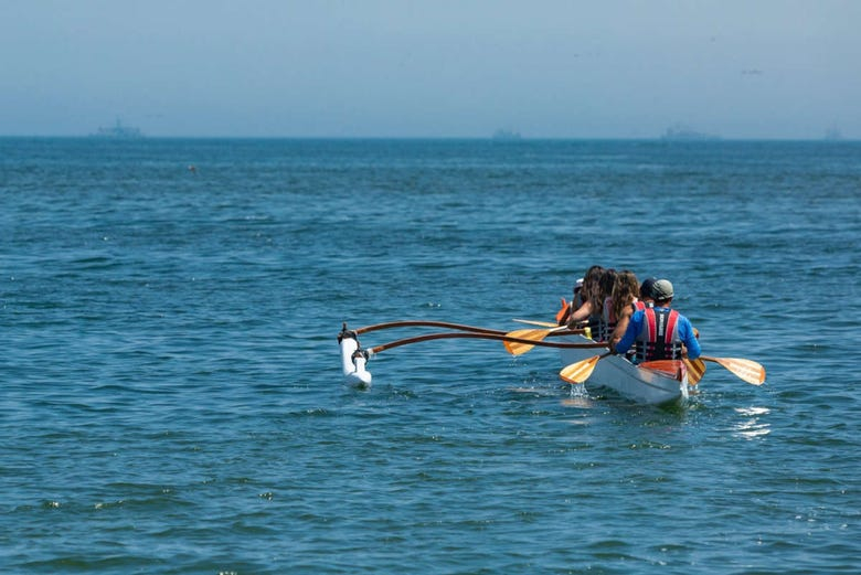 Tour en canoa polinesia por la bahía de Paracas