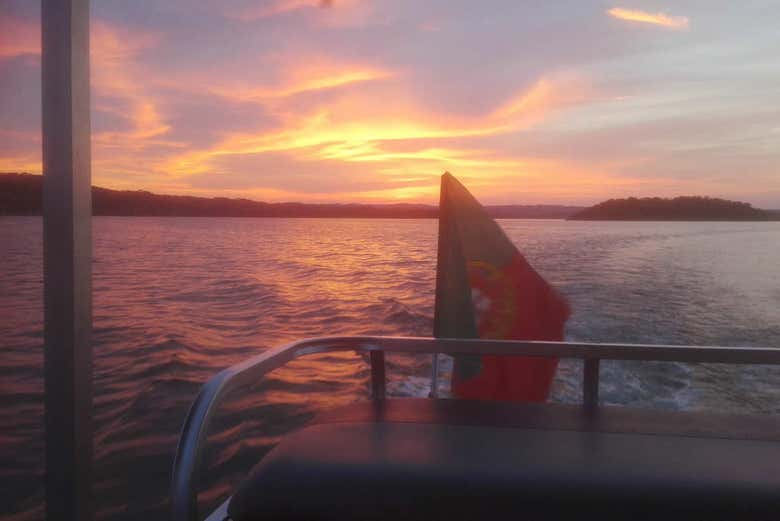 Paseo en barco por el lago Alqueva al atardecer