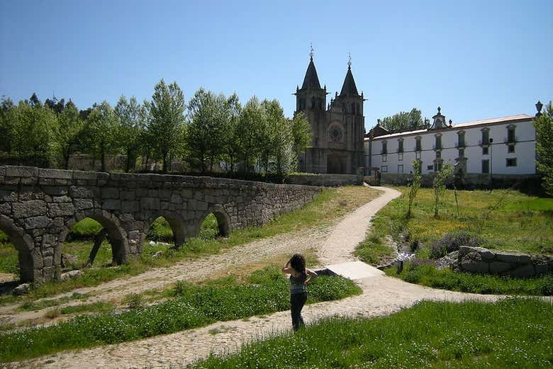 Entrada al monasterio de Santa María de Pombeiro