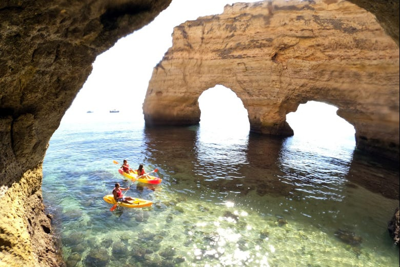 Kayak por las cuevas de Benagil y playa da Marinha