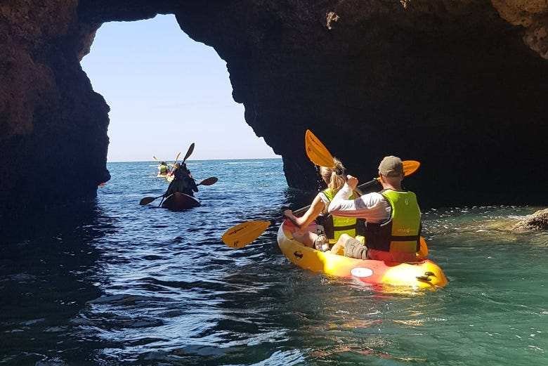 Tour en kayak por las cuevas de Benagil