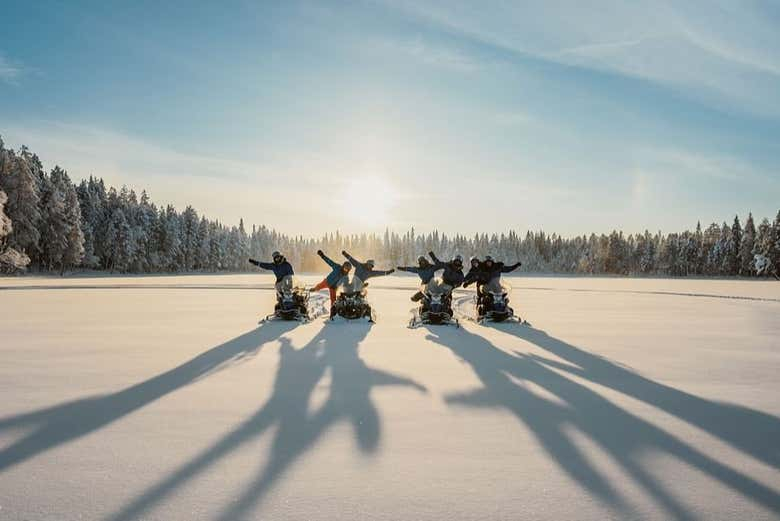 Paseo en moto de nieve por Övertorneå