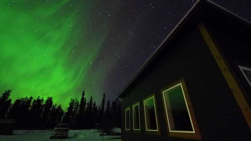 Whitehorse: vista nocturna de la aurora boreal