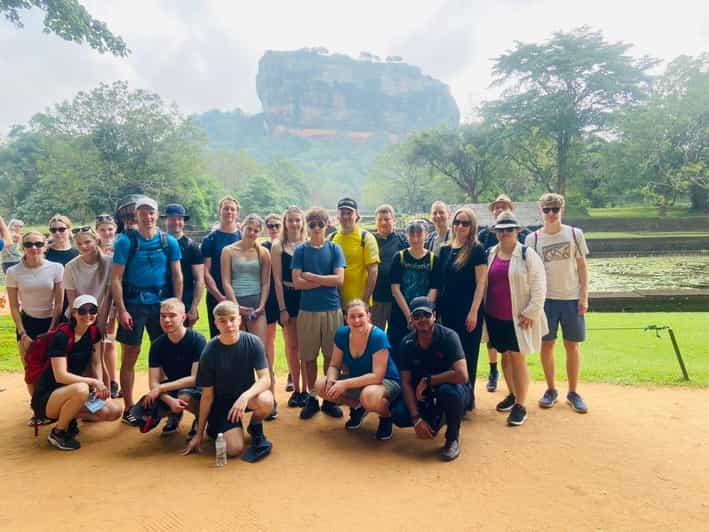 Tour privado de un día de Kandy a Sigiriya